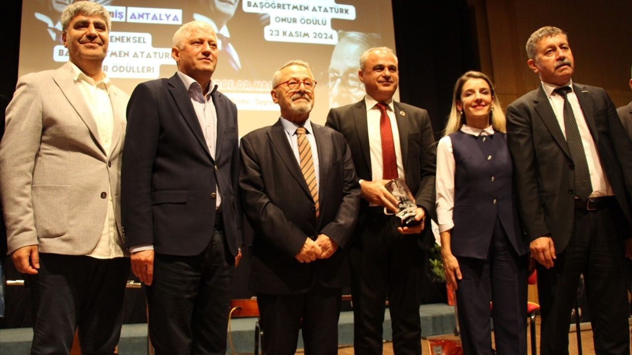 Prof. Dr. Naci Görür'e 'Başöğretmen Atatürk Onur Ödülü' Takdim Edildi