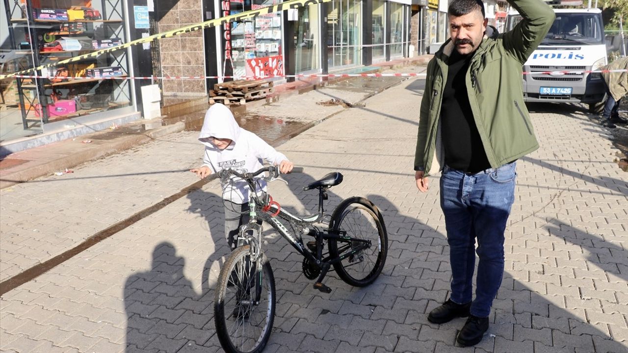 Rize'deki Heyelan: Evdeki Panik Kameralara Yansıdı