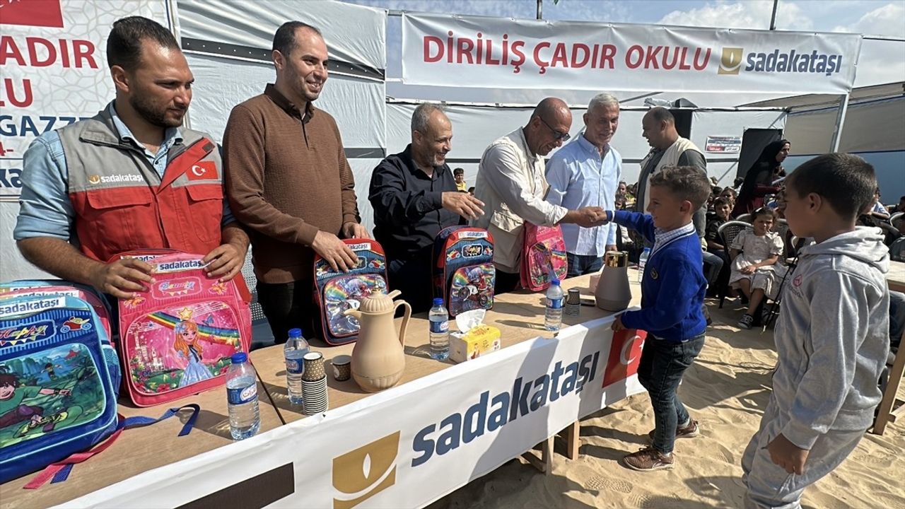 Sadakataşı Derneği Gazze'de Yeni Çadır Okulu Açtı