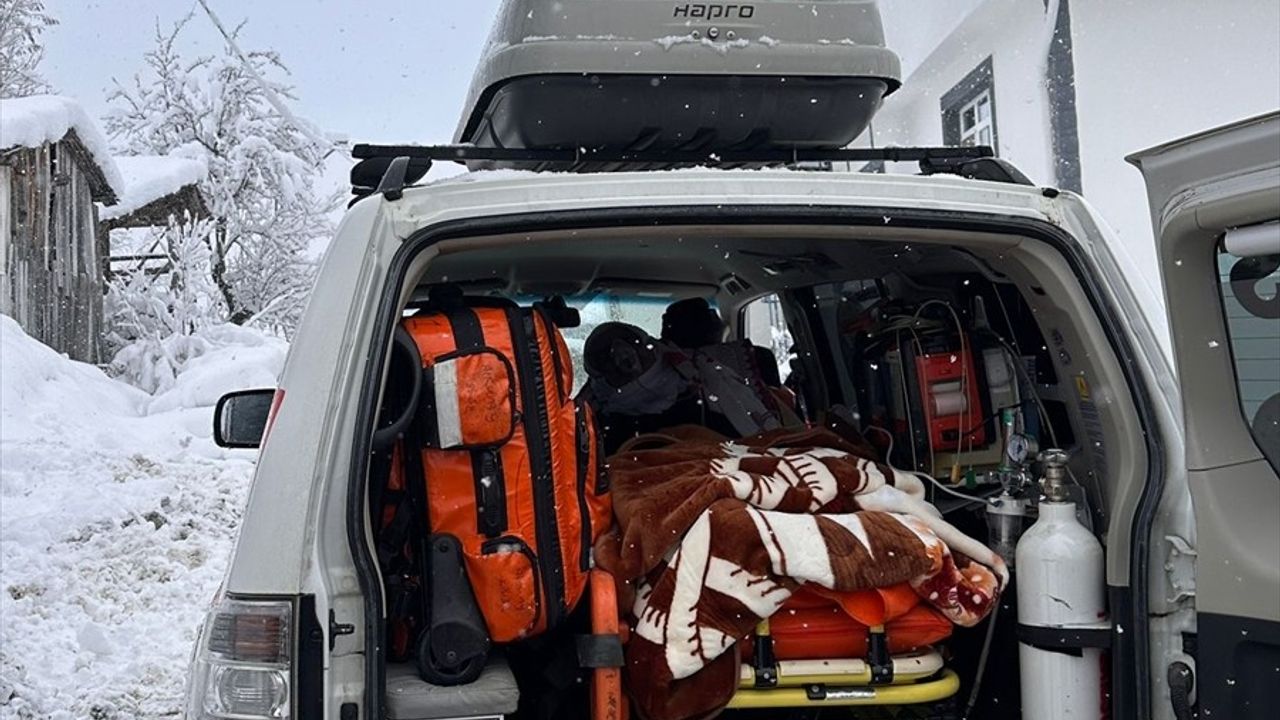 Samsun'da UMKE Ekiplerinden Kahramanlık: 82 Yaşındaki Hasta Kurtarıldı