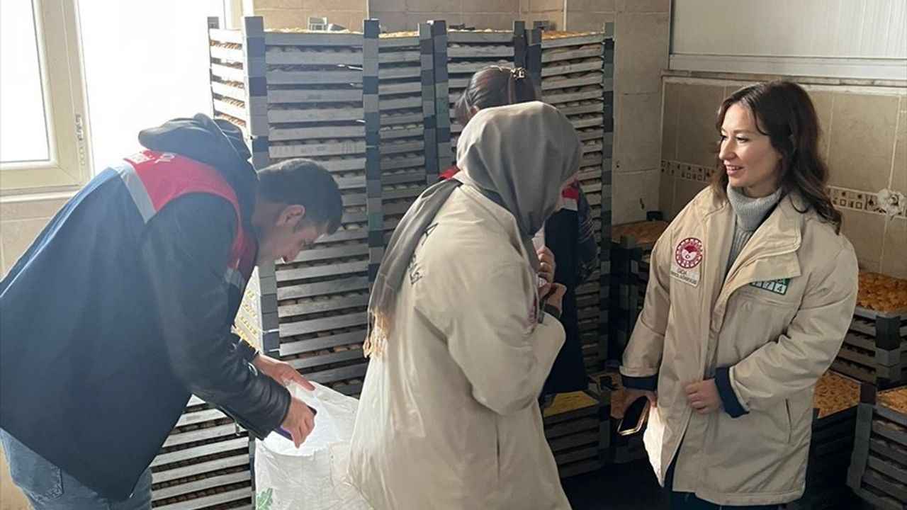 Şanlıurfa'da Bozuk Tatlı ve Kuru Yemişlere Geçit Yok