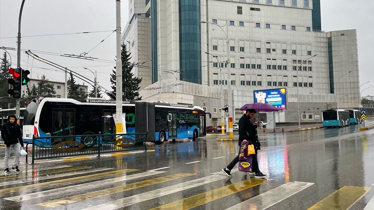 Şanlıurfa'da Sağanak Yağış Etkisini Gösterdi