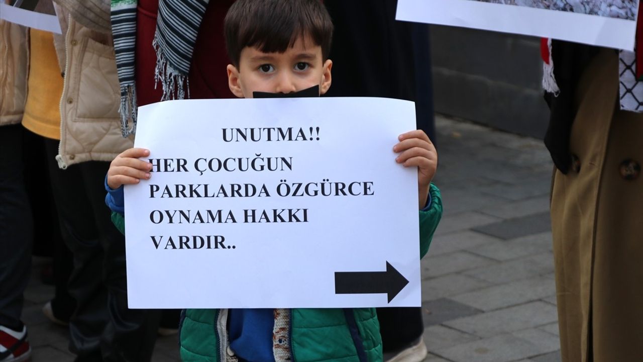 Siirt'te Dünya Çocuk Hakları Günü'nde Gazze İçin Sessiz Yürüyüş Düzenlendi