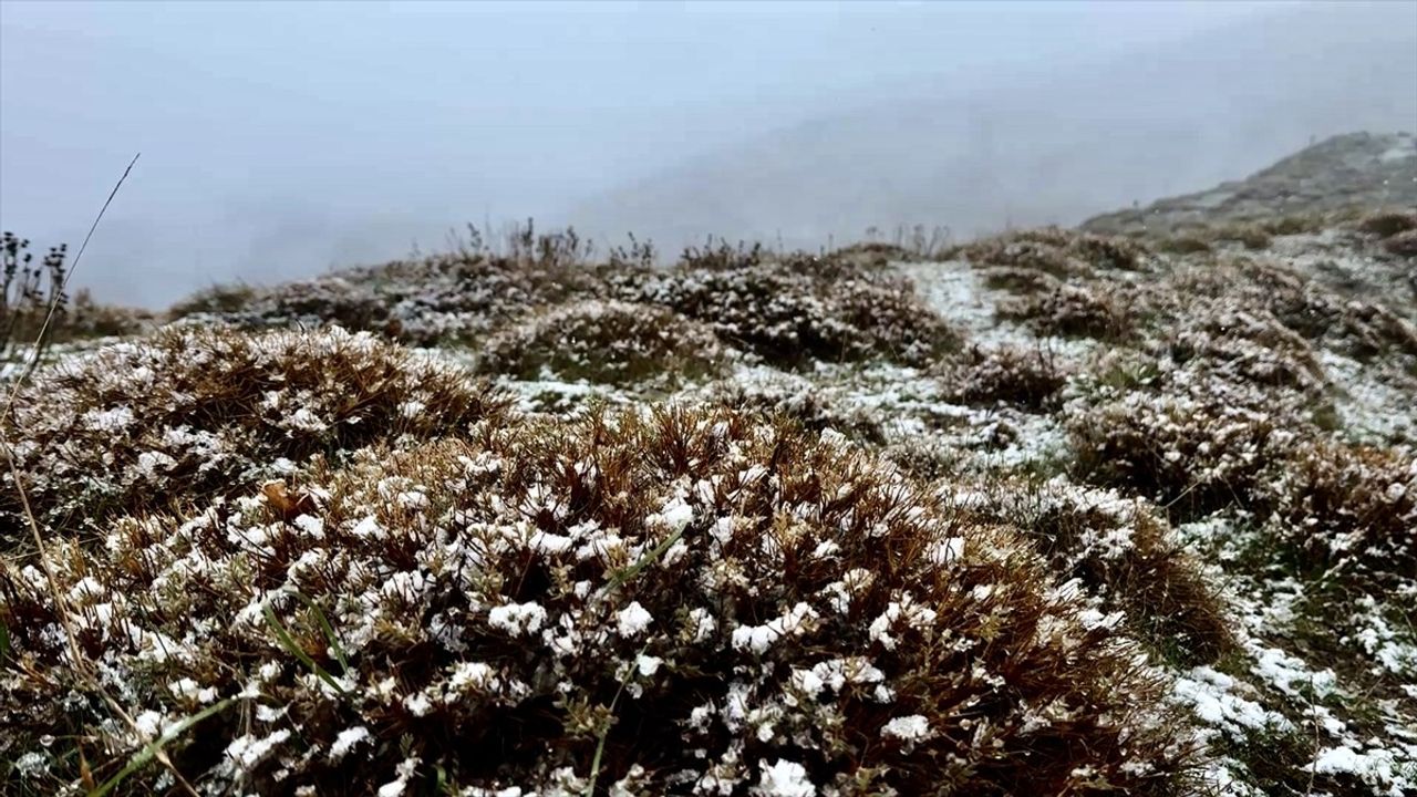 Tokat'ın Yüksek Kesimlerine Kar Yağışı Düştü