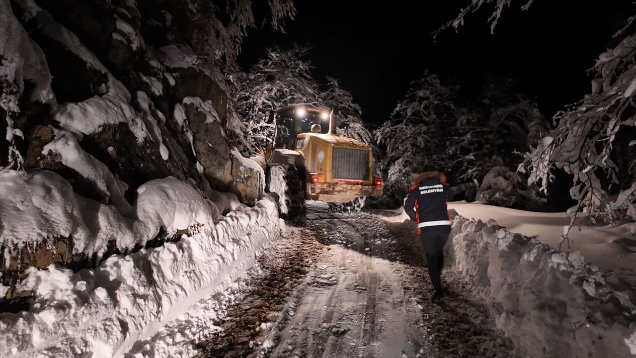 Trabzon'da Kar Mağduru Besiciler Kurtarıldı