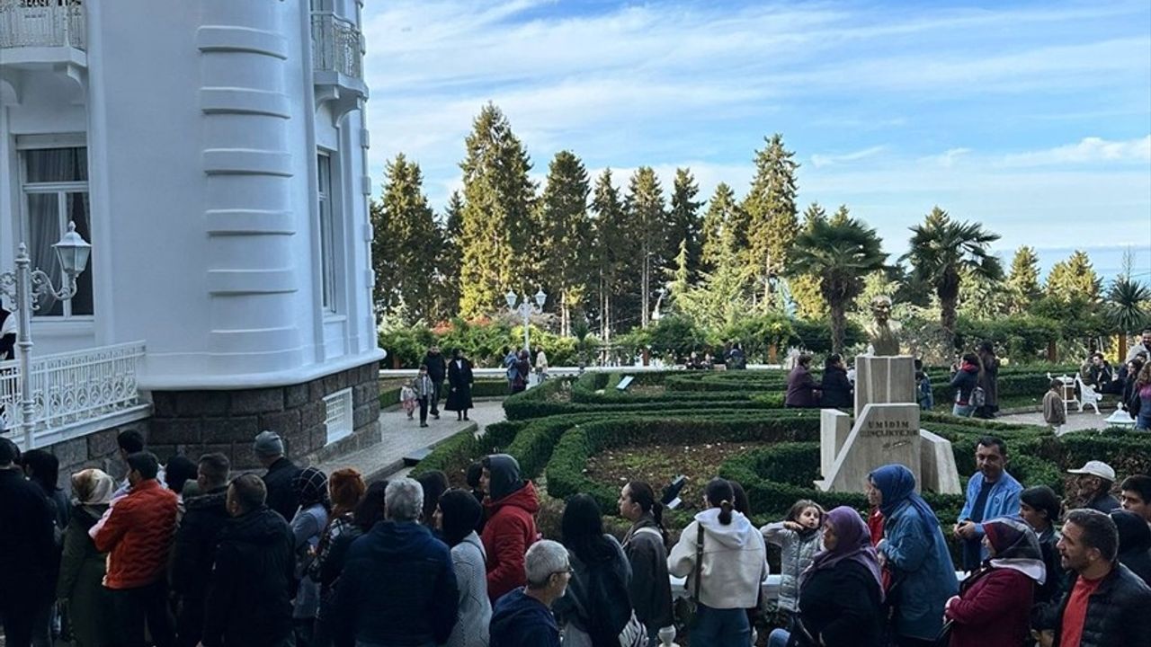 Trabzon'daki Atatürk Köşkü Ziyaretçi Akınına Uğradı