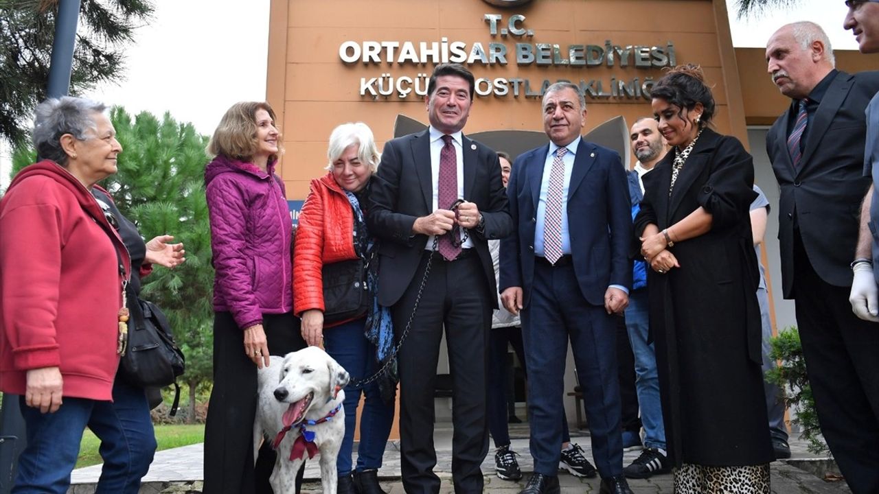 Trabzonspor, Fenerbahçe Maçı Öncesi Bir Köpeği Sahiplendi