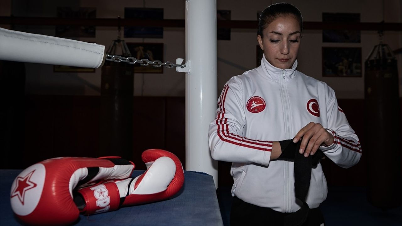 Türk Kadın Subayları Avrupa Kick Boks Şampiyonası'nda Altın Madalya Kazandı