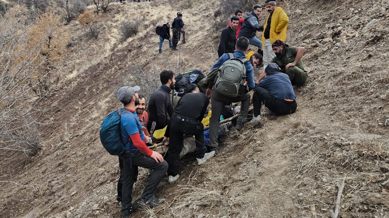 Van'da Dağcı İkiliği: Yaralı Arkadaşına Kurtarma Operasyonu