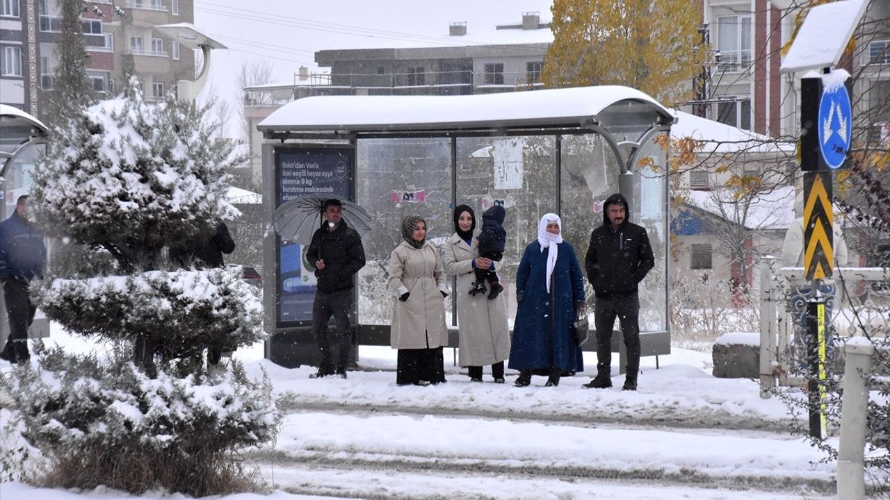 Van'da Kar ve Tipi Ulaşımı Olumsuz Etkiliyor