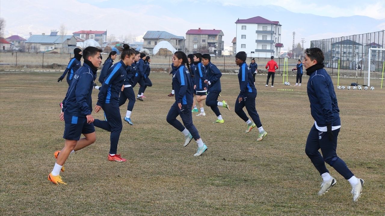 Yüksekova Spor Kadınlar 1. Ligi'nde Liderlik Hedefliyor