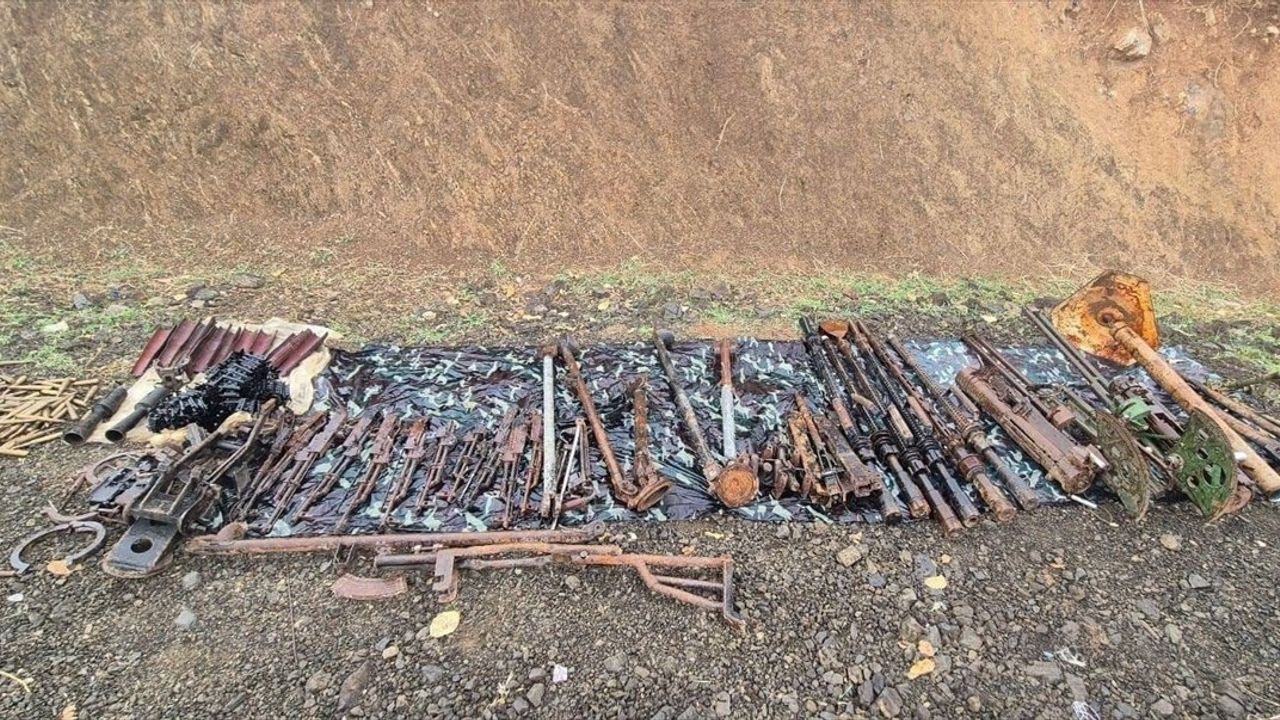 Zap'ta Teröristlere Ait Silah ve Mühimmat Ele Geçirildi