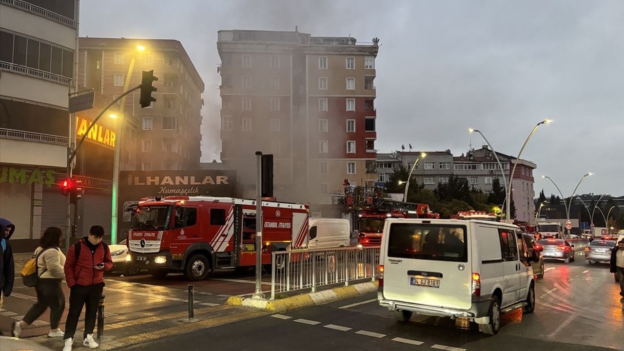 Zeytinburnu'nda Tekstil Deposunda Yangın