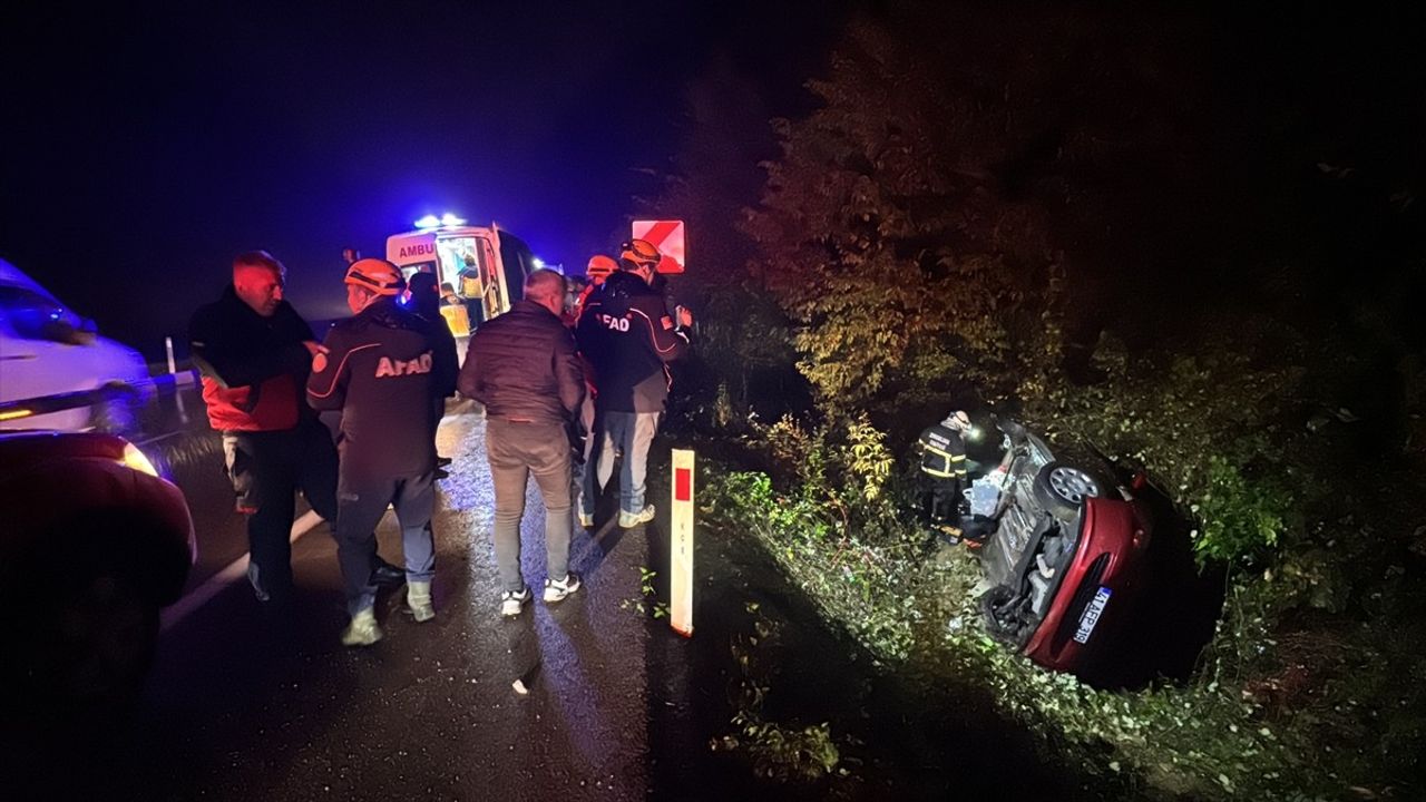 Zonguldak'ta Su Kanalına Devrilen Araçta 4 Yaralı