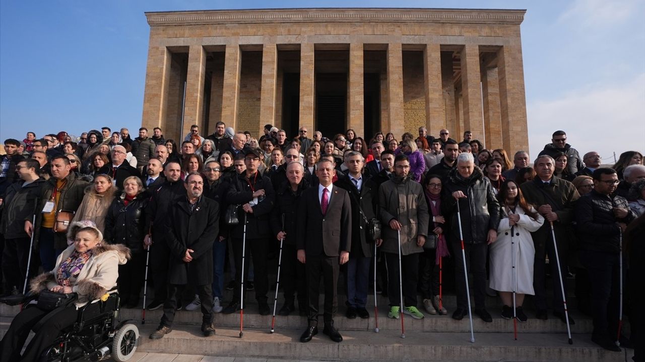 CHP Lideri Özgür Özel, Dünya Engelliler Günü'nde Anıtkabir'i Ziyaret Etti