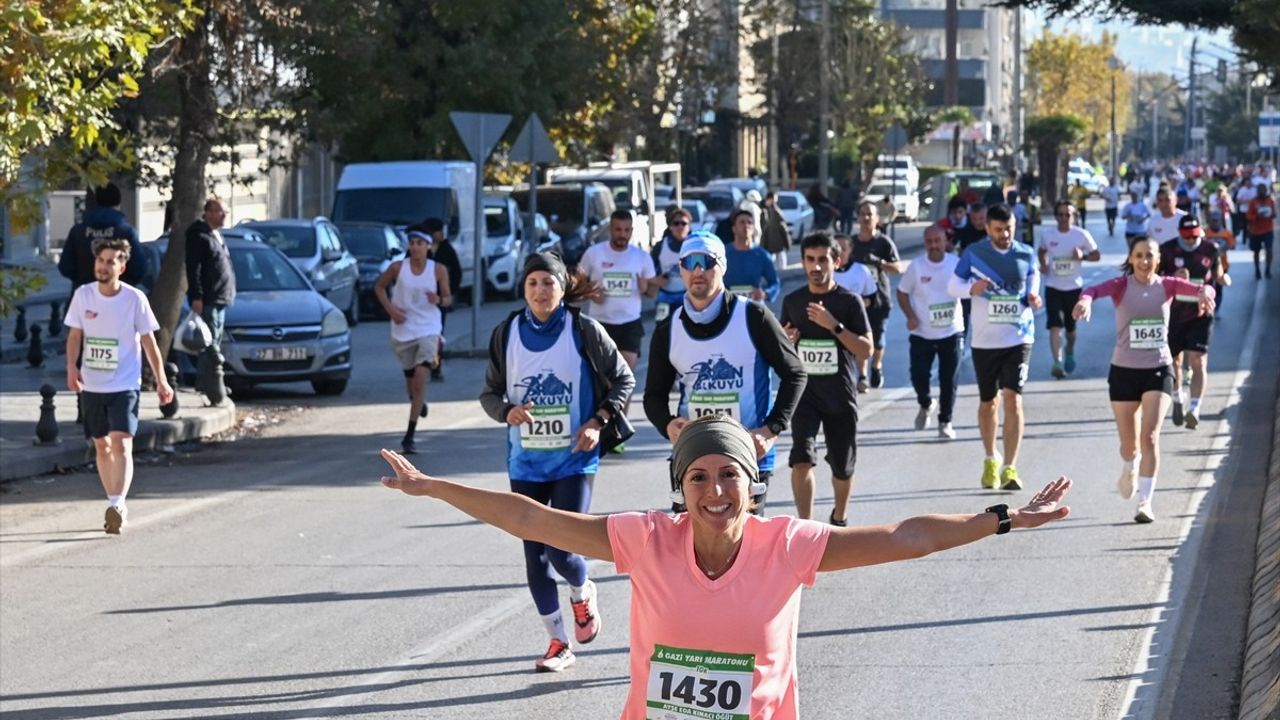 Gaziantep'te 6. Gazi Yarı Maratonu ve Halk Koşusu Tamamlandı