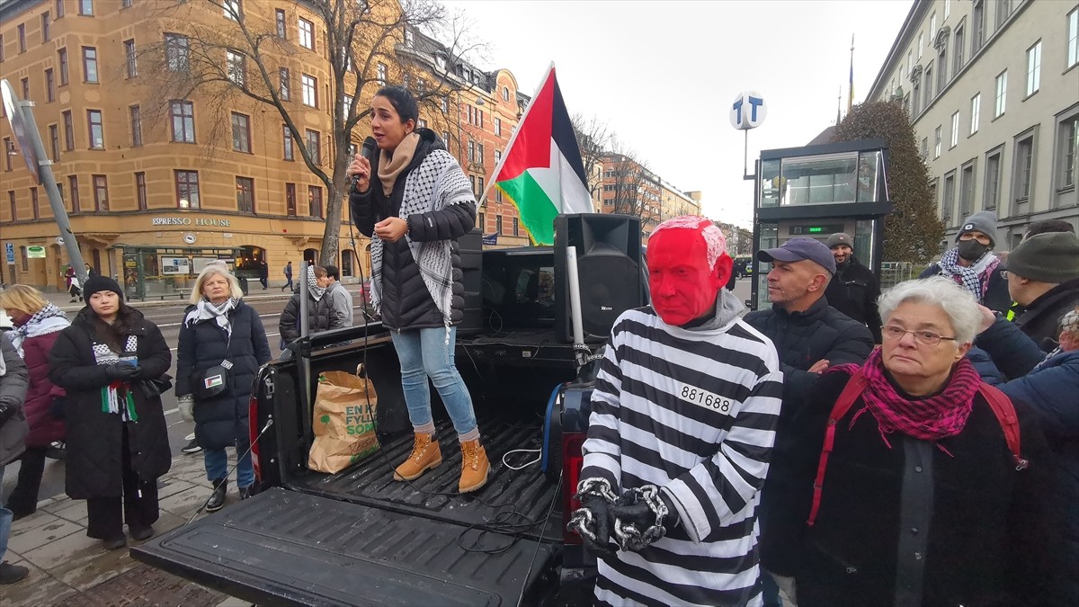 İsveç'in başkenti Stockholm'de yüzlerce gösterici, İsrail'in Gazze, Lübnan ve İran'a yönelik...